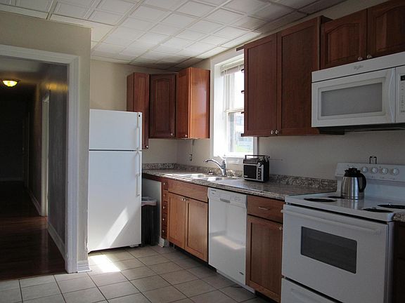 kitchen includes all appliances (dishwasher!) and tile floor.