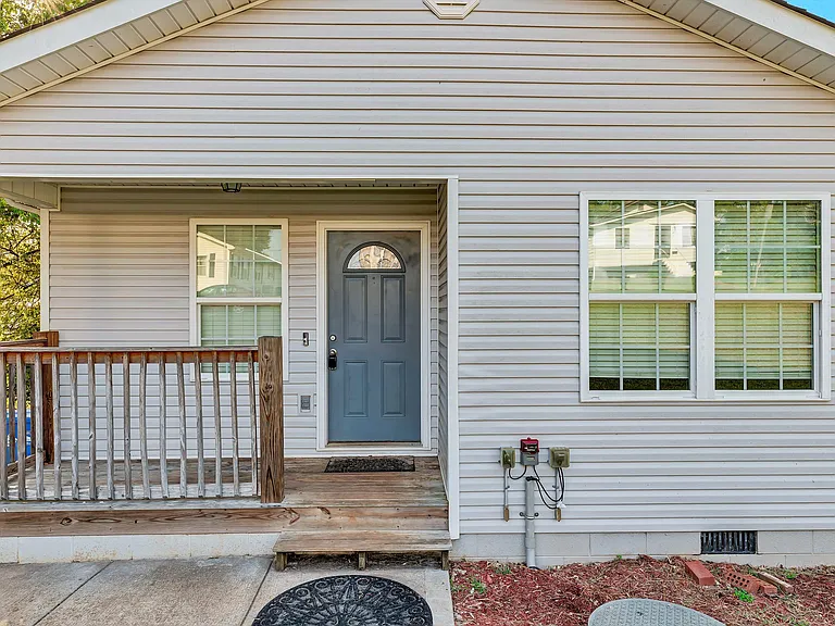 219 W Watt St — Photo 4