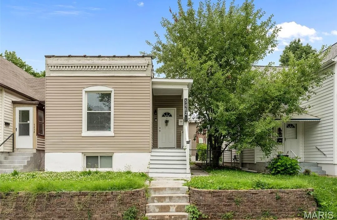 3 bed, 1239 sqft, $1,999 — Photo 2