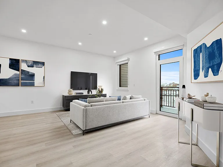 Verge Residences — Photo 12