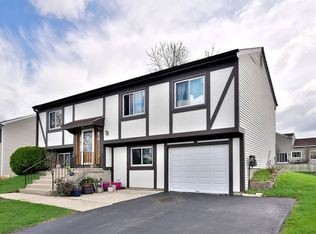 991 Stuart Dr, Bartlett, IL 60103