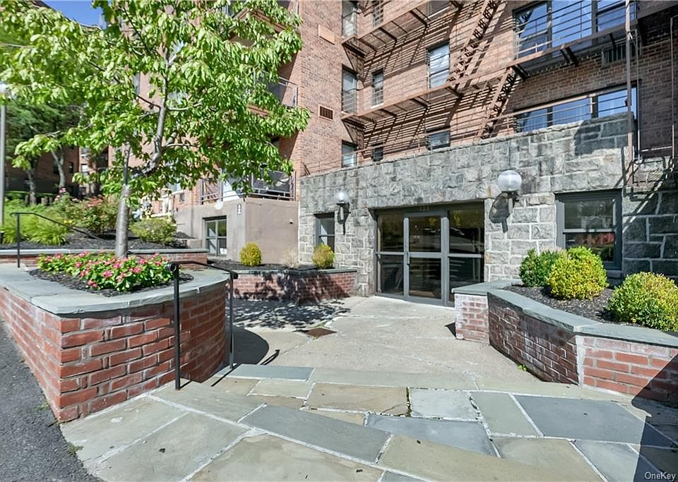 1st image of 121 S Highland Ave APT 6C
