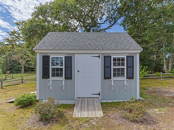3rd image of 122 Forest Beach Rd