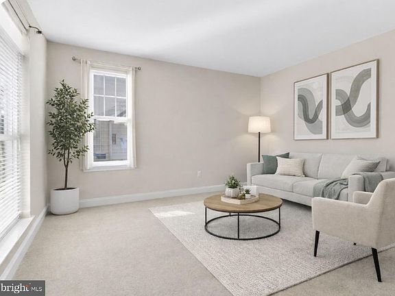 3rd image of 617 Dorset St