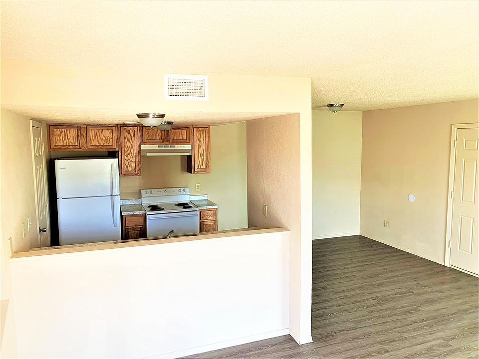2nd image of 4501 Chase Cir APT B