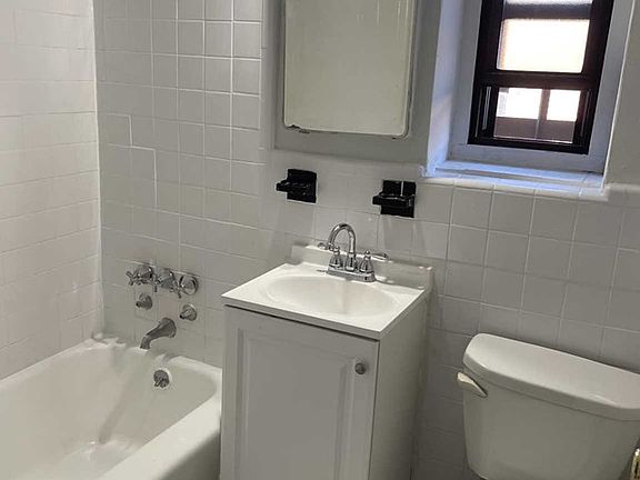 4th image of 2337 Hudson Ter APT B14