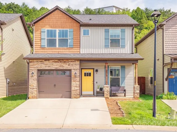 371 Cardwell Ln, Fletcher, NC 28732