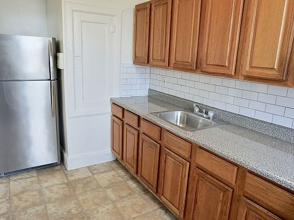 3rd image of 3114 35th St APT 4A