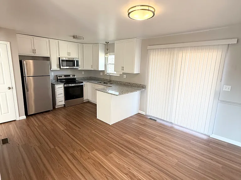 4585 Charter Dr — Photo 4