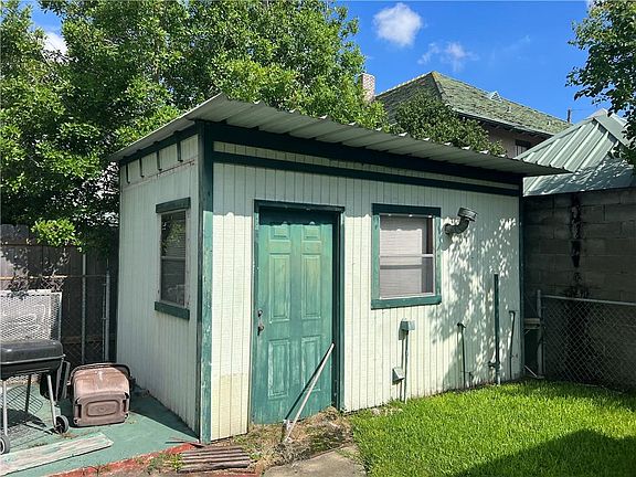 3rd image of 2428 Valmont St