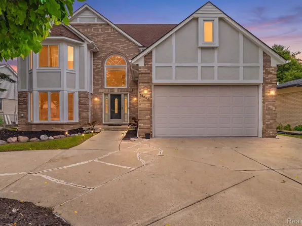 36832 Melbourne Dr, Sterling Heights, MI 48312