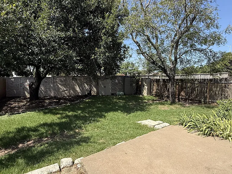 2111 Margalene Way — Photo 16