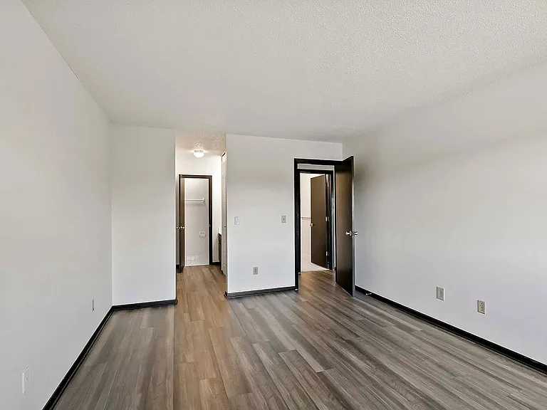 Winnetka Village Apts — Photo 30