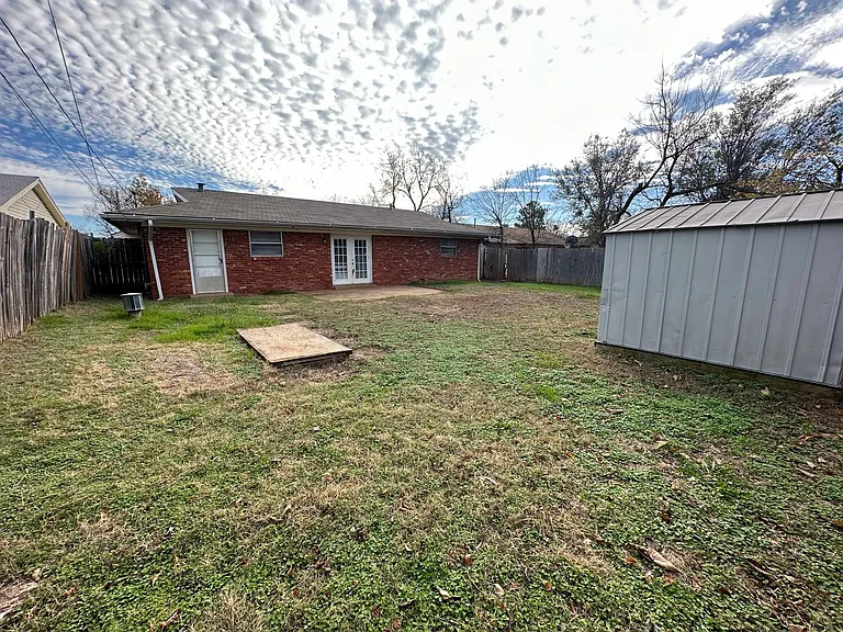621 Lotus Ave — Photo 35