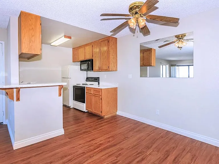 Windsong Apartments — Photo 6