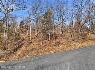 520 Edgemont Rd, Stroudsburg, PA 18360