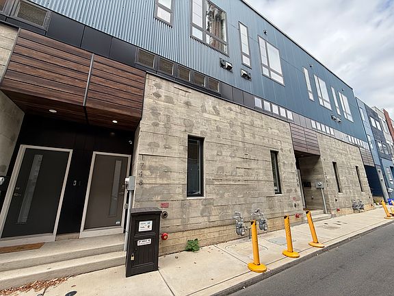 2nd image of 1748 N Hope St