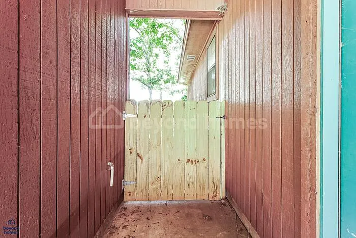 600 Hemphill Rd — Photo 19