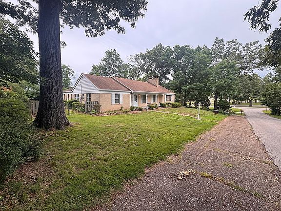 2nd image of 1406 Rosedale Ln