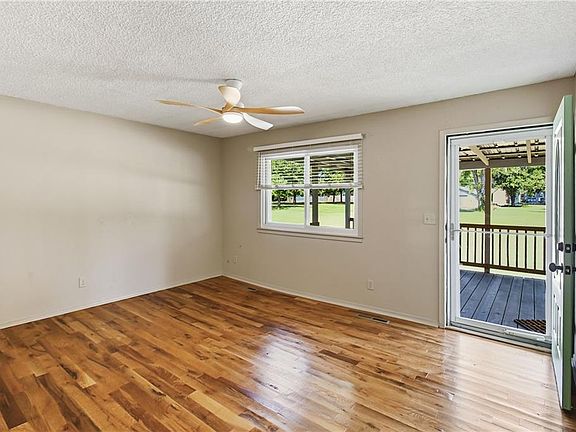 3rd image of 3020 Southern Ave