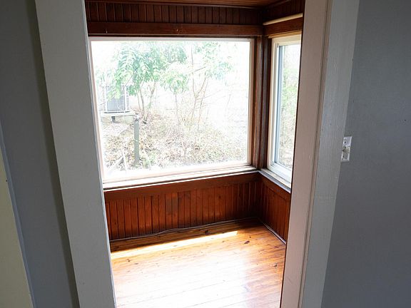 4th image of 1112 N Frederick St