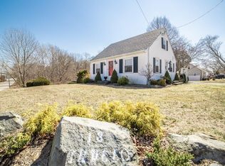 18 Tupelo St, Bristol, RI 02809
