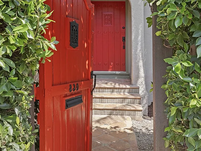 830 Robinson St #830 — Photo 1