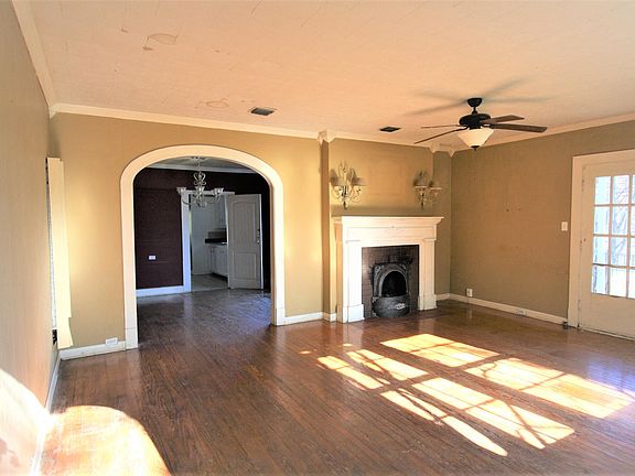 2nd image of 108 W Lawrence St