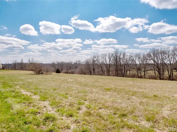 101 Red Ridge Dr, Winfield, MO 63389