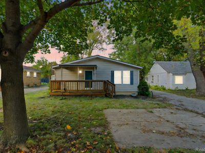 990 Voorheis Rd, Waterford, MI, 48328