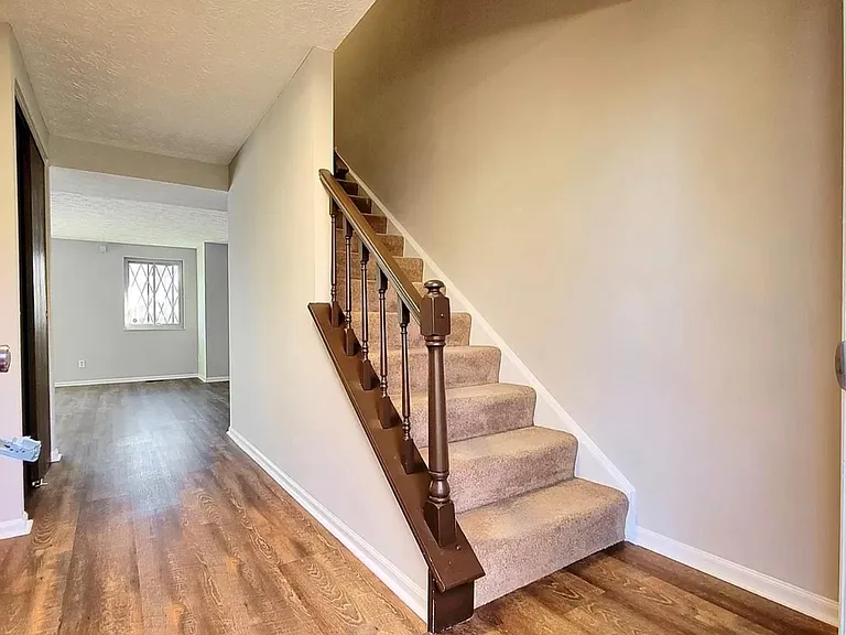7519 Blackstone Ct — Photo 2