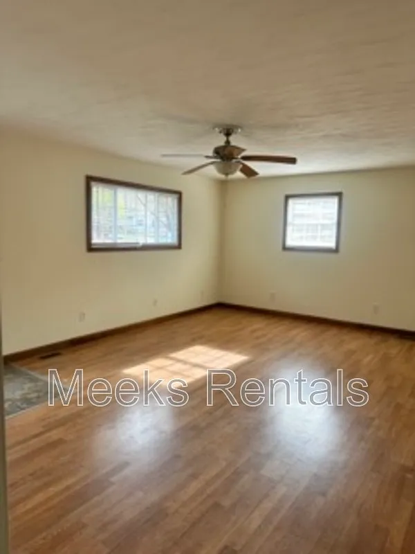 3 bed, 2.0 bath, 1479 sqft, $1,650 — Photo 4