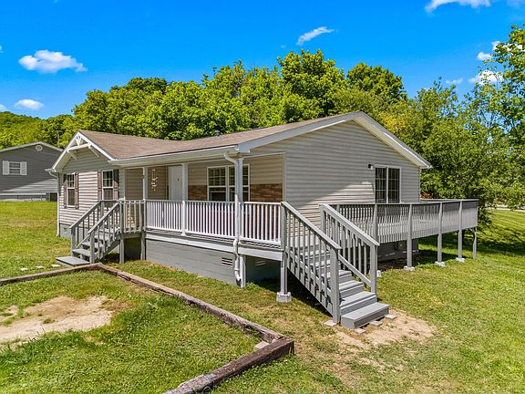 2nd image of 360 Grandview Dr