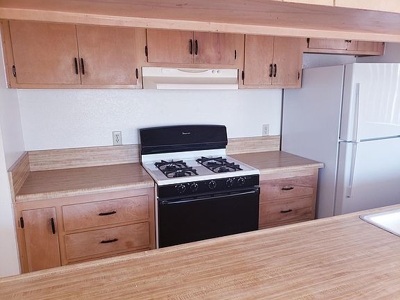 3rd image of 2038 Felspar St APT A