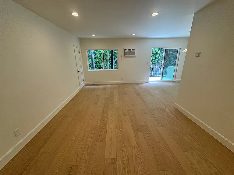 Primrose Ave — Photo 19