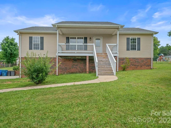 10 Granite Creek Dr, Granite Falls, NC 28630