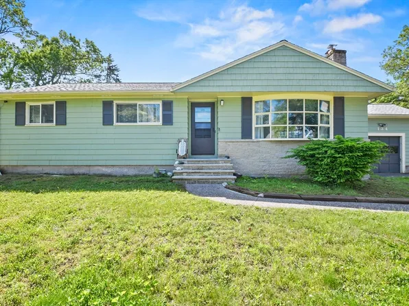 134 Glendale Rd, Attleboro, MA 02703