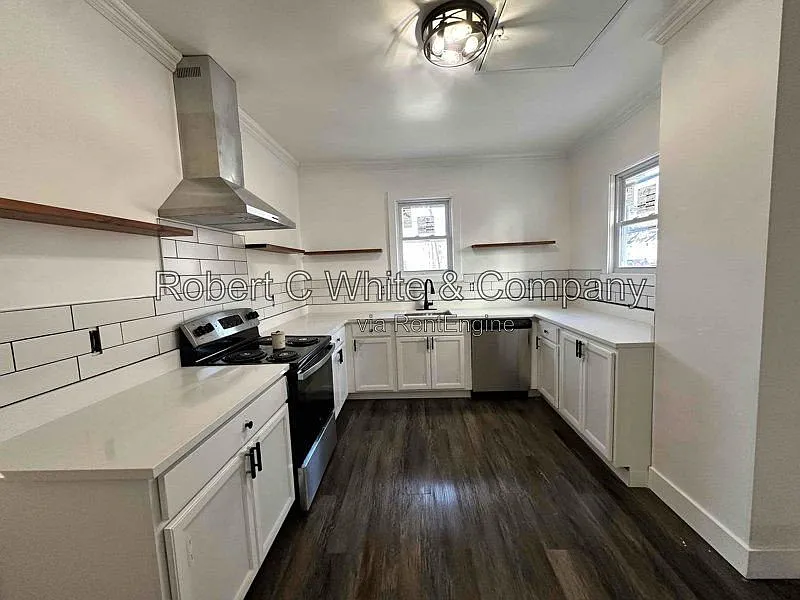 4 bed, 1.0 bath, 1200 sqft, $2,500 — Photo 3