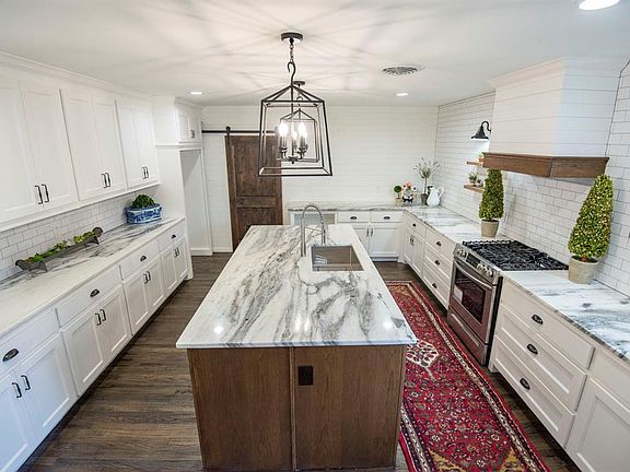 5th image of 6409 Drury Ln