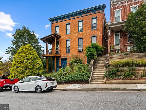 3rd image of 1028 W 38th St
