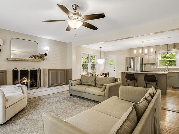 5th image of 440 Royal Pines Dr
