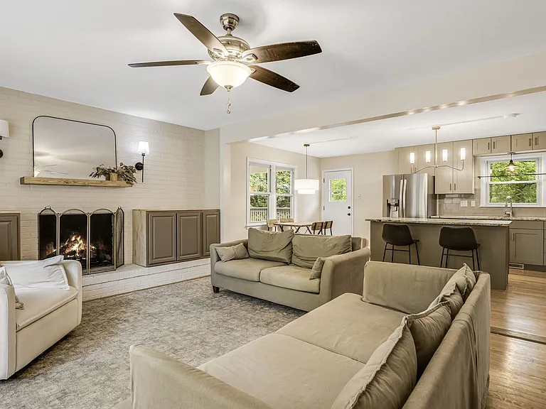 440 Royal Pines Dr — Photo 5