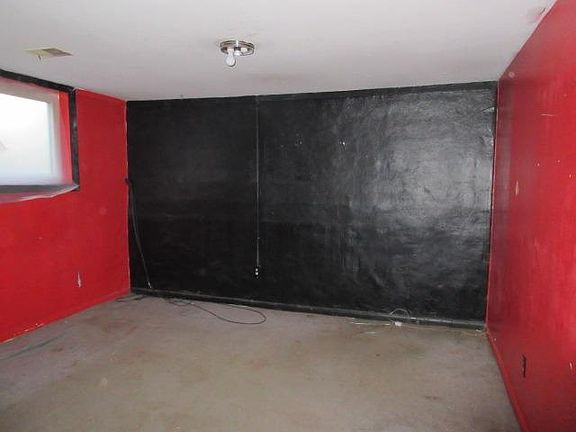 4th image of 7040 Bluecrest Dr