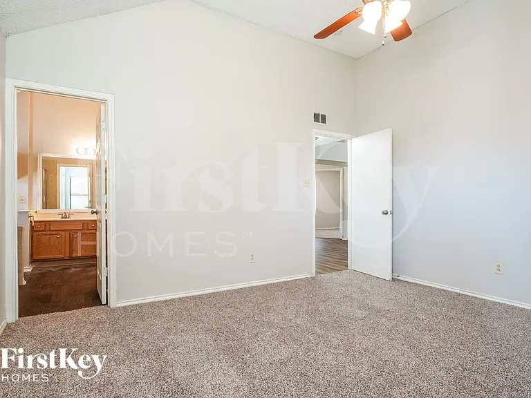 4742 Cornflower Dr — Photo 10
