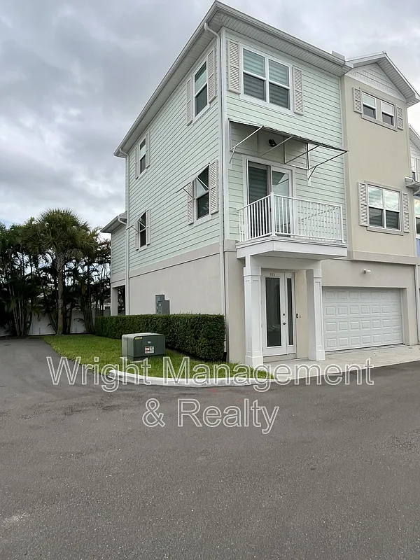 3 bed, 3.0 bath, 2390 sqft, $4,125 — Photo 2