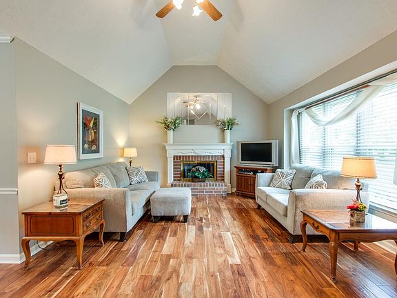 5th image of 202 Woodshire Dr