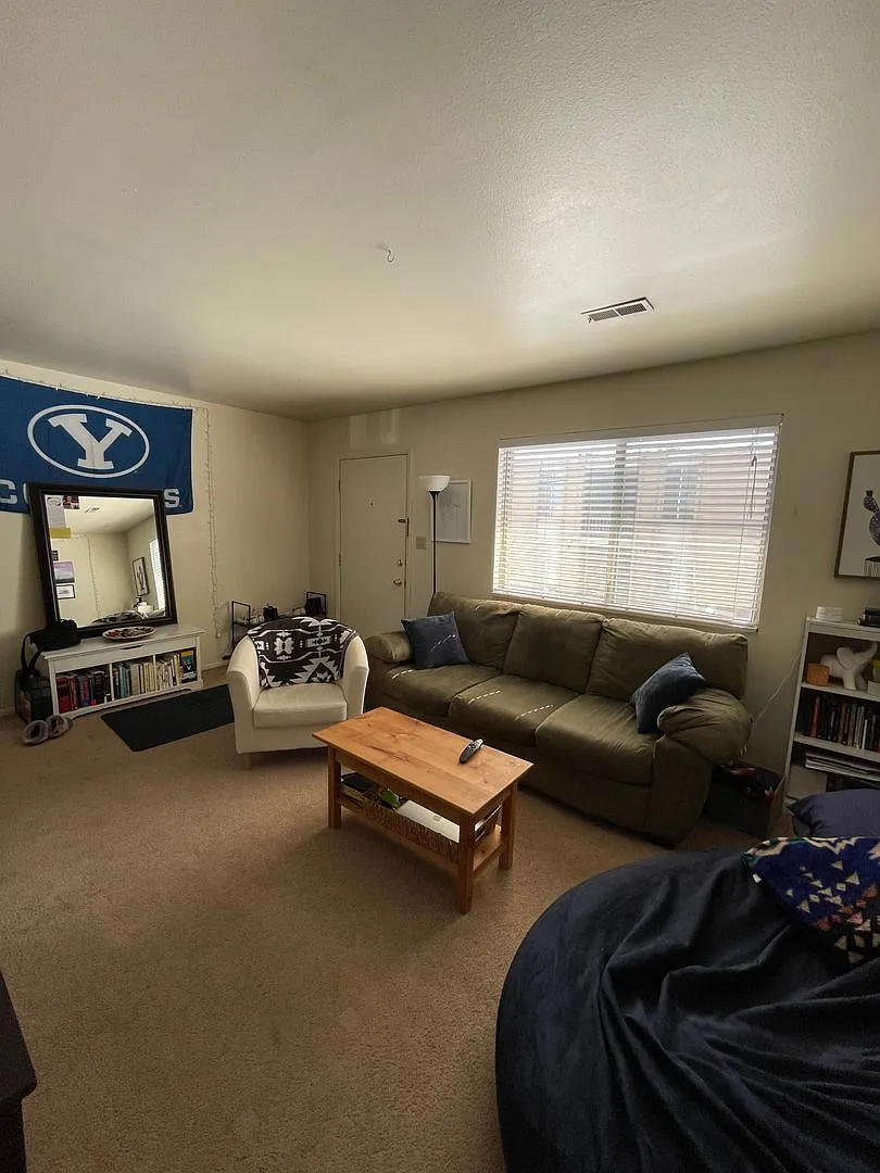 Price Drop! - 2 Bedroom 1 Bath In Provo! Enjoy $200 Off Your First Month's Rent!! — Photo 2