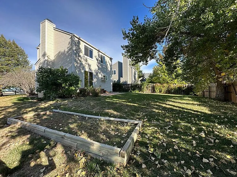 310 Buchanan Ct — Photo 3