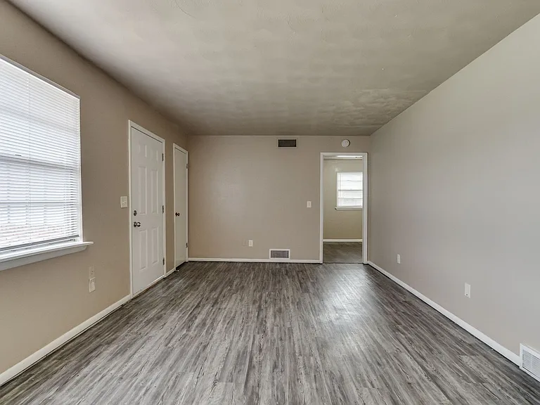 3005 SW 52nd Pl — Photo 9