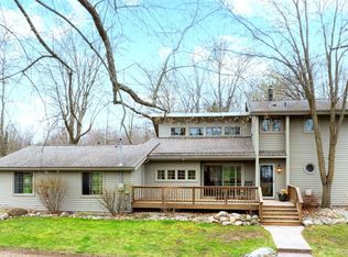 9247 Schrepfer Rd, Howell, MI 48855